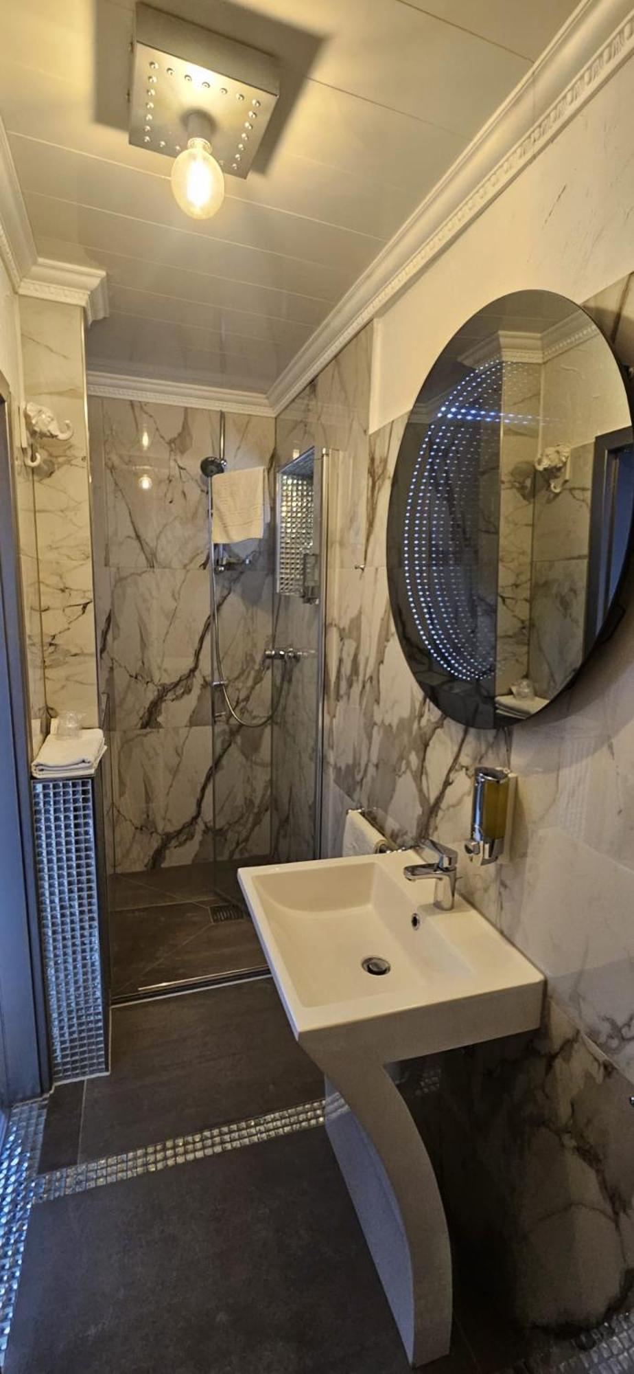 Hotel Karthaeuser Hof Floersheim am Main Екстериор снимка